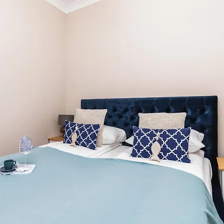 Etna Tranquil With Balcony By Renters Apartment